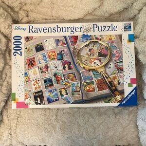 Ravensburger Disney Puzzle with Magnifying Glass - 2000 Pieces